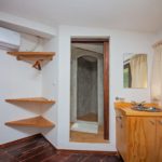 25. Holistico - 2nd floor king bathroom